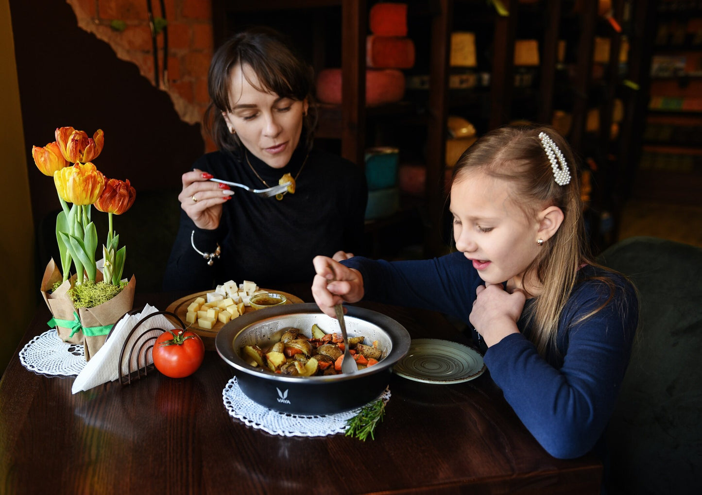 HauteCase - Kaserol Bertebat Keluli Tahan Karat Dengan Tudung | Periuk Kes Panas dan Bekas Makanan Termos | Kuali Periuk Kaserol Panas dengan Tudung 1.1L + Tudung Tindanan 